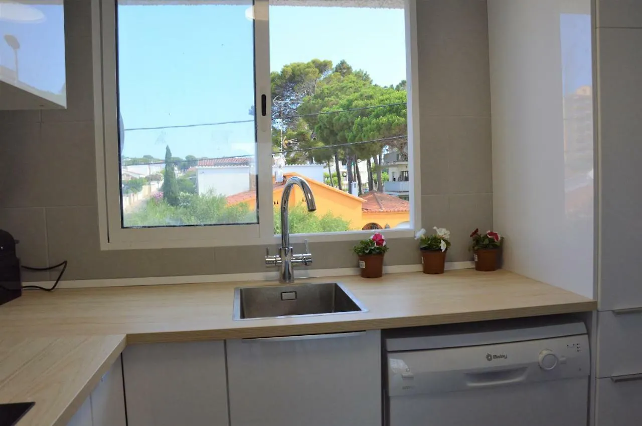 Coco Apt Renovated And With Seaview L' Escala Apartman